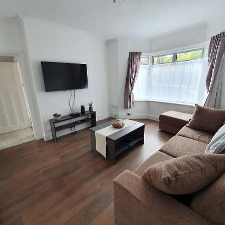 West Drayton Lovely 2-Bedroom Ground Floor Flat With Garden Yiewsley Exterior foto